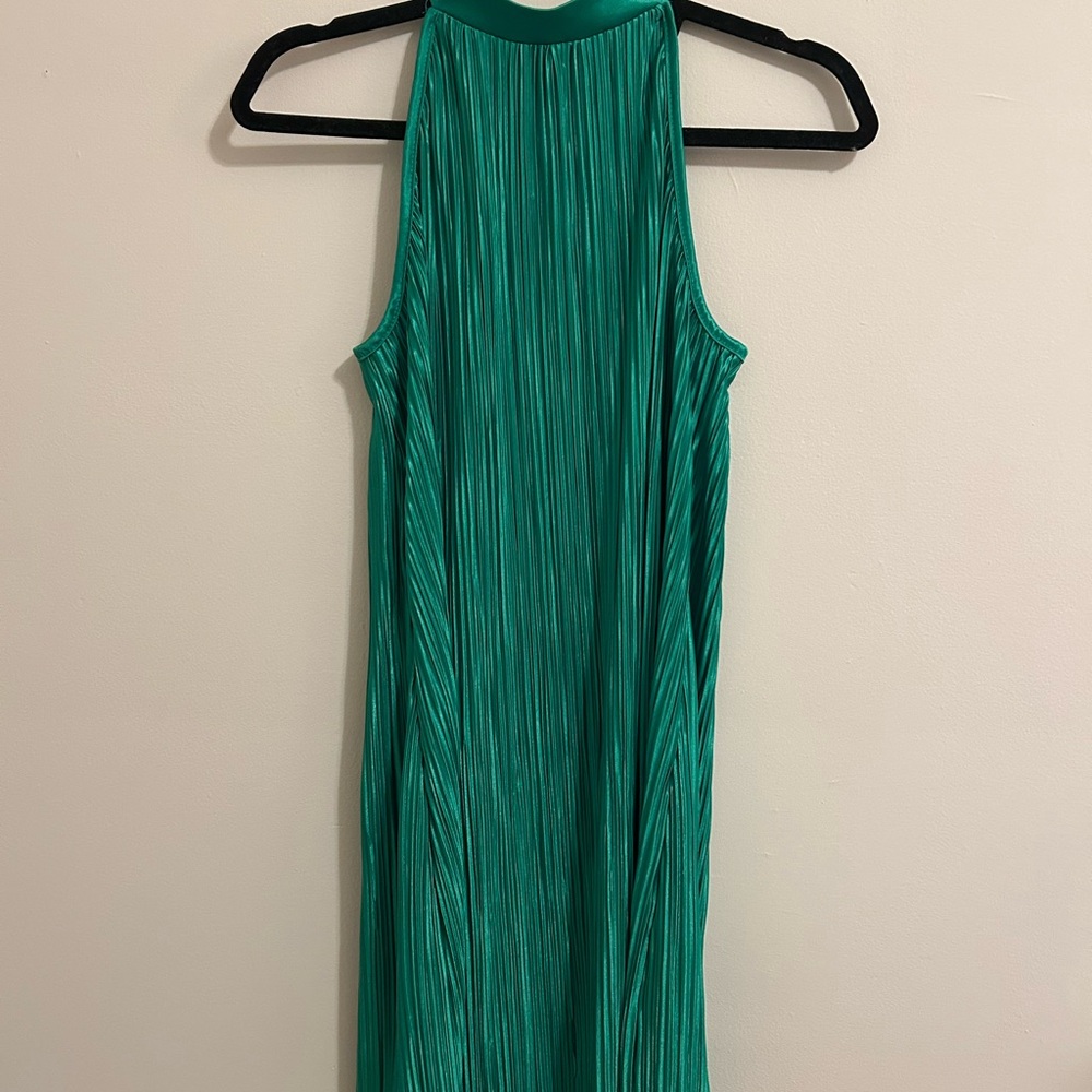 Green Pleated Sheath Dress with Halter Neckline for Cocktail